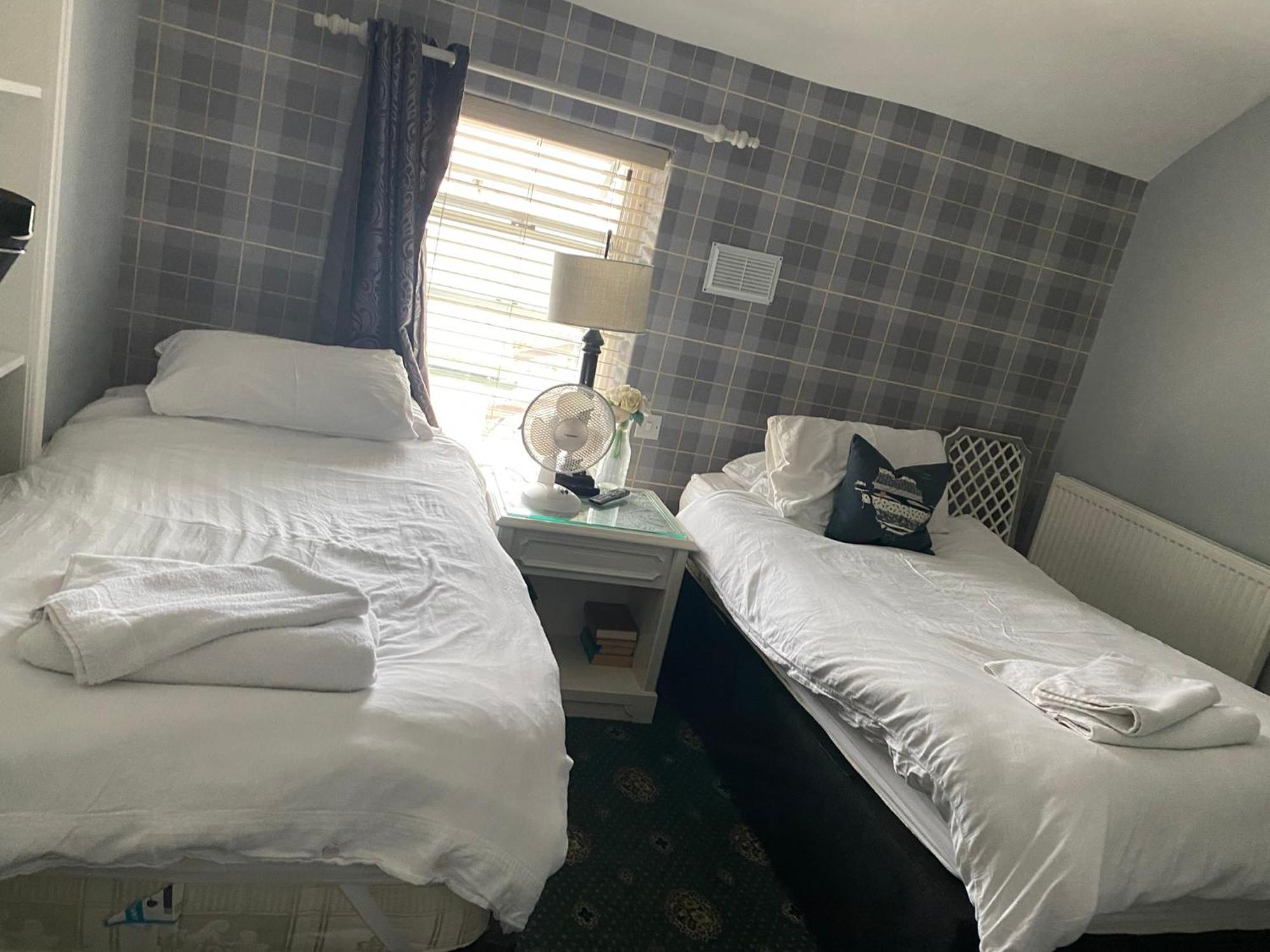Holland Hotel Llanfachraeth ภายนอก รูปภาพ