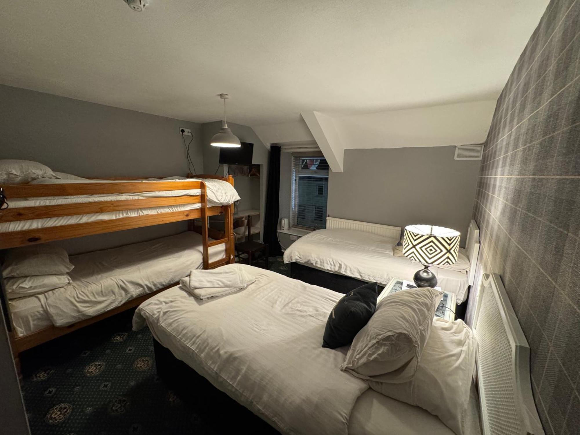 Holland Hotel Llanfachraeth ภายนอก รูปภาพ